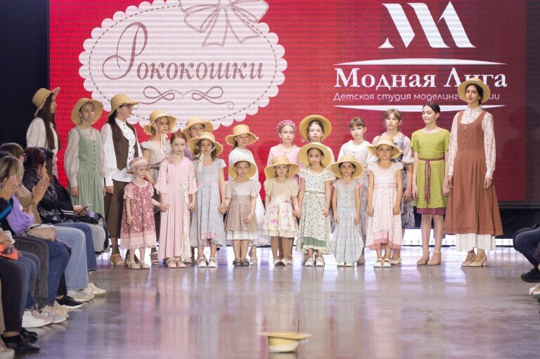 г. Тула показ коллекций ведущих дизайнеров России в XIII Международном фестивале моды и красоты FASHION STYLE , проводимым при поддержке Международного конкурса дизайнеров «Русский силуэт» 2024 г

